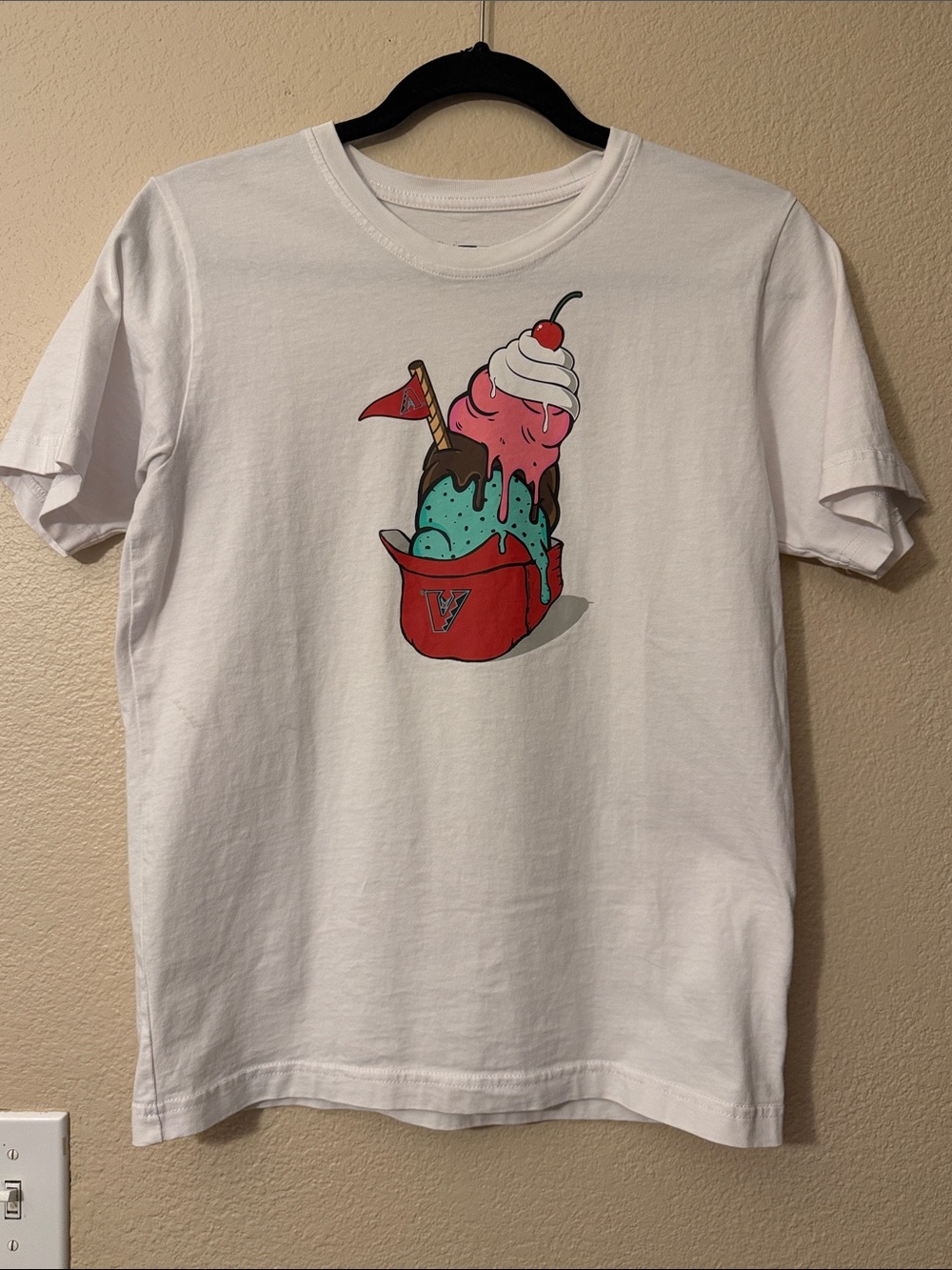 Arizona Diamondbacks Ice-cream shirt. XL 14/16